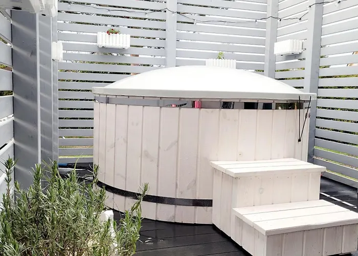 Caloroczny Domek W Nadolu Z Jacuzzi Na Tarasie